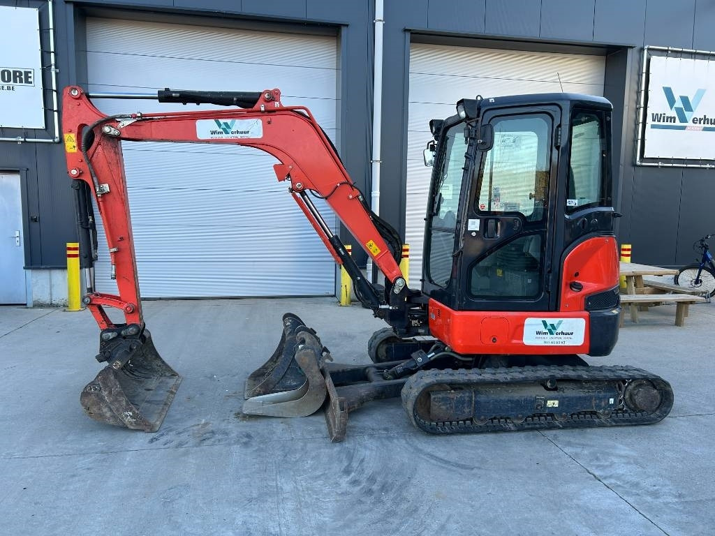 Kubota U 36-4 - Minikotró: 1 kép. Kubota U 36-4 - Minikotró: 1 kép.