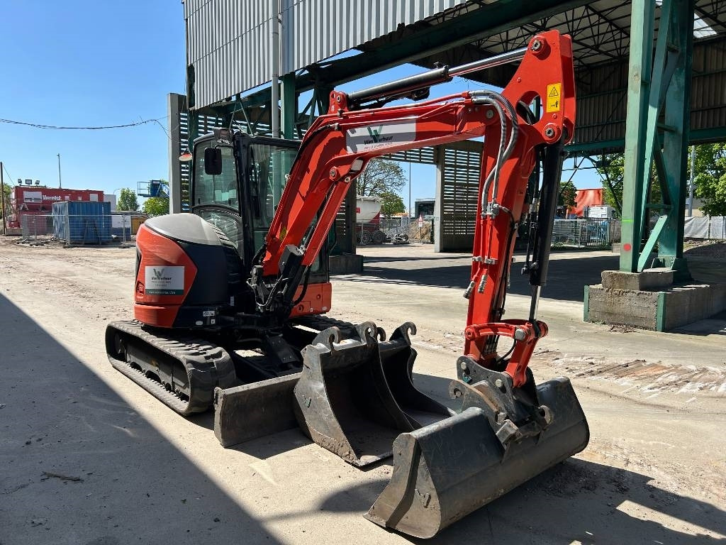 Kubota U 50 - Minikotró: 3 kép. Kubota U 50 - Minikotró: 3 kép.