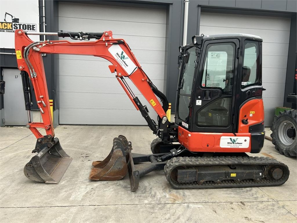 Kubota U36-4 (8598) - Minikotró: 1 kép. Kubota U36-4 (8598) - Minikotró: 1 kép.