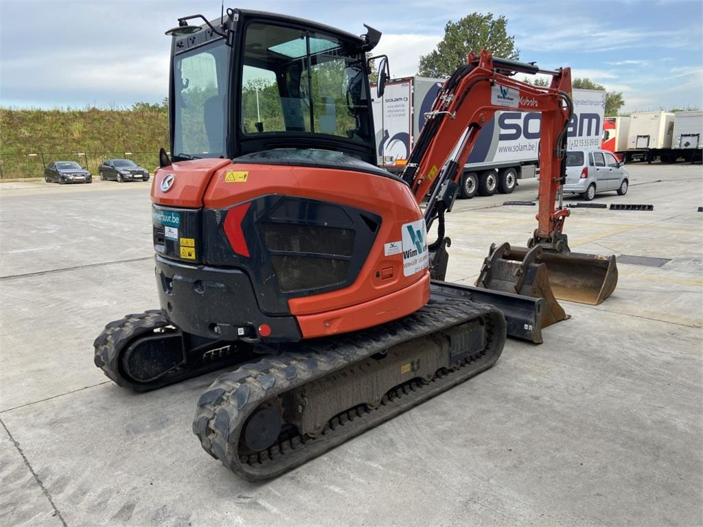 Kubota U50-5 (5022) - Minikotró: 2 kép. Kubota U50-5 (5022) - Minikotró: 2 kép.