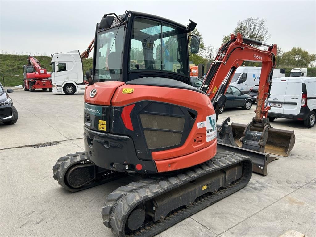 Kubota U50-5 (5024) - Minikotró: 3 kép. Kubota U50-5 (5024) - Minikotró: 3 kép.