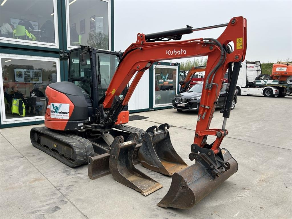 Kubota U50-5 (5024) - Minikotró: 2 kép. Kubota U50-5 (5024) - Minikotró: 2 kép.