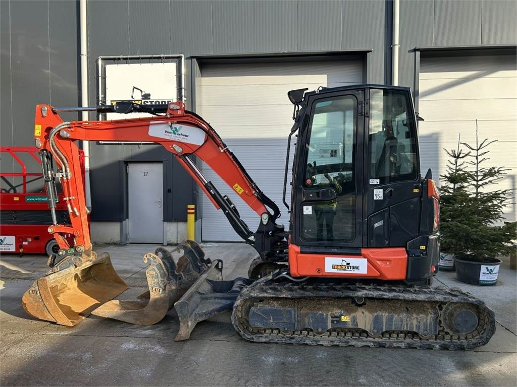 Kubota U50-5 (8596) - Minikotró: 1 kép. Kubota U50-5 (8596) - Minikotró: 1 kép.