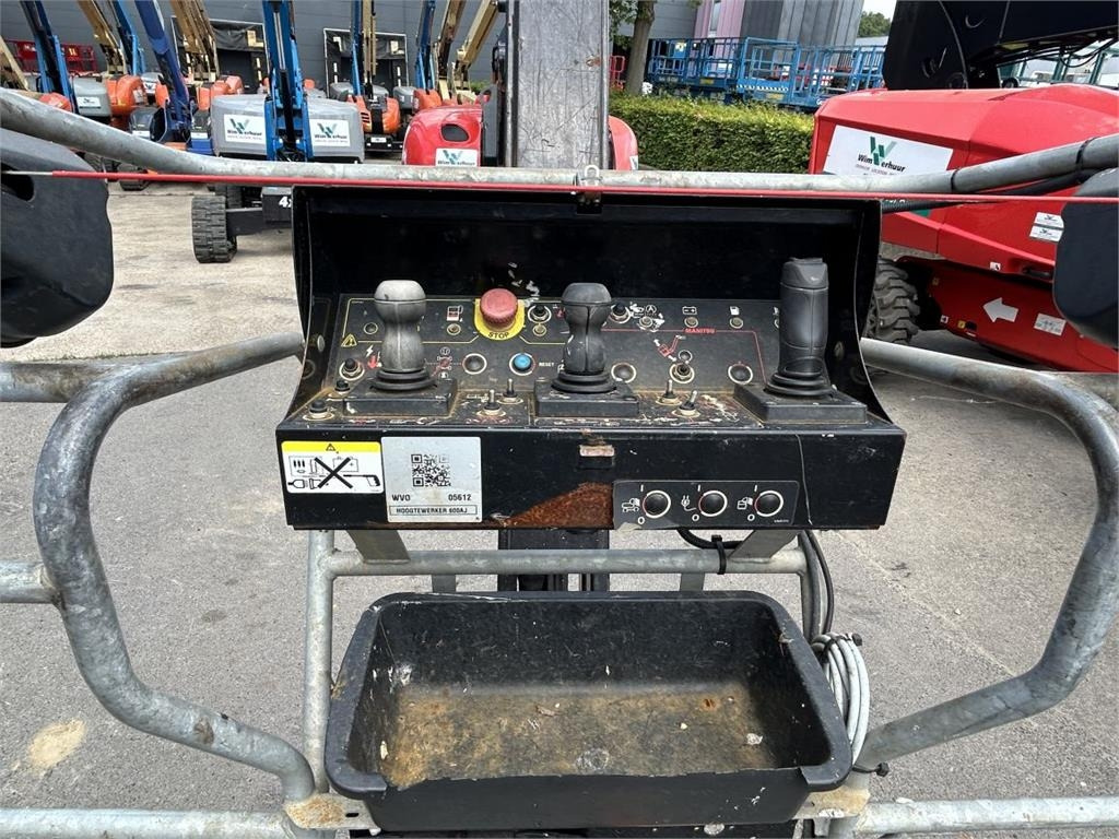 Manitou 200 ATJ RC ST5 (5612) - Személyemelő: 4 kép. Manitou 200 ATJ RC ST5 (5612) - Személyemelő: 4 kép.