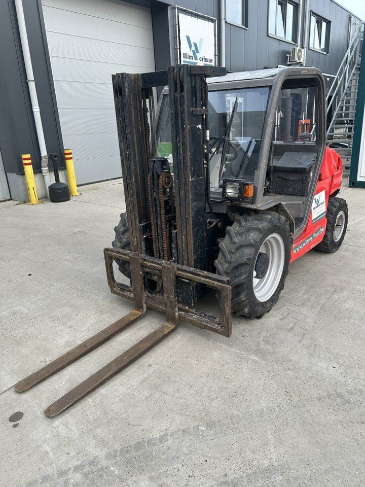 Manitou MH25-4 - Terepjáró képességű targoncá: 4 kép. Manitou MH25-4 - Terepjáró képességű targoncá: 4 kép.