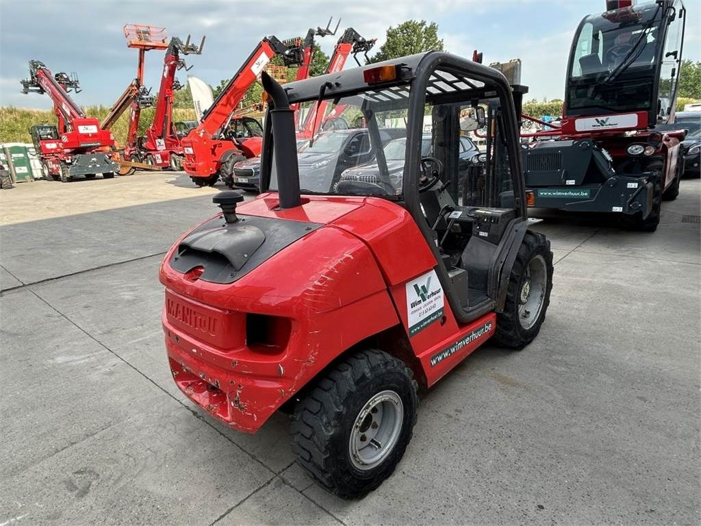 Manitou MH25-4 - Terepjáró képességű targoncá: 3 kép. Manitou MH25-4 - Terepjáró képességű targoncá: 3 kép.