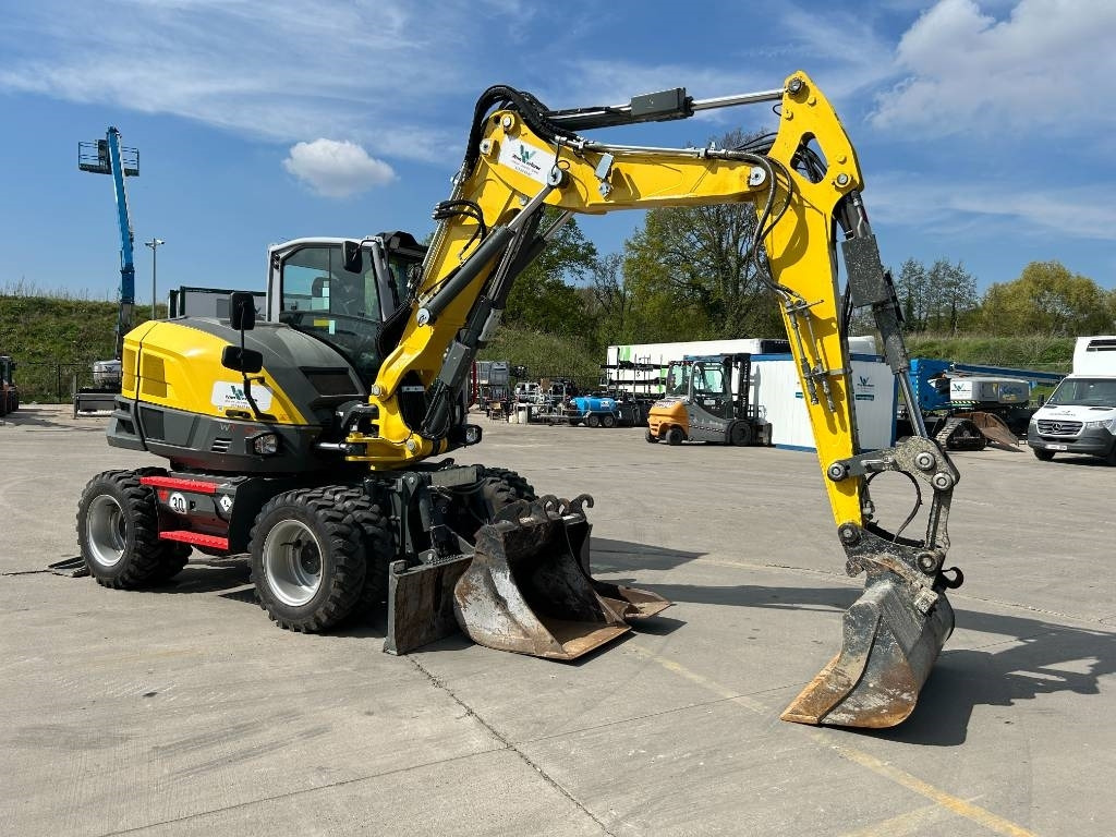Wacker Neuson EW 100 - Gumikerekes kotró: 4 kép. Wacker Neuson EW 100 - Gumikerekes kotró: 4 kép.