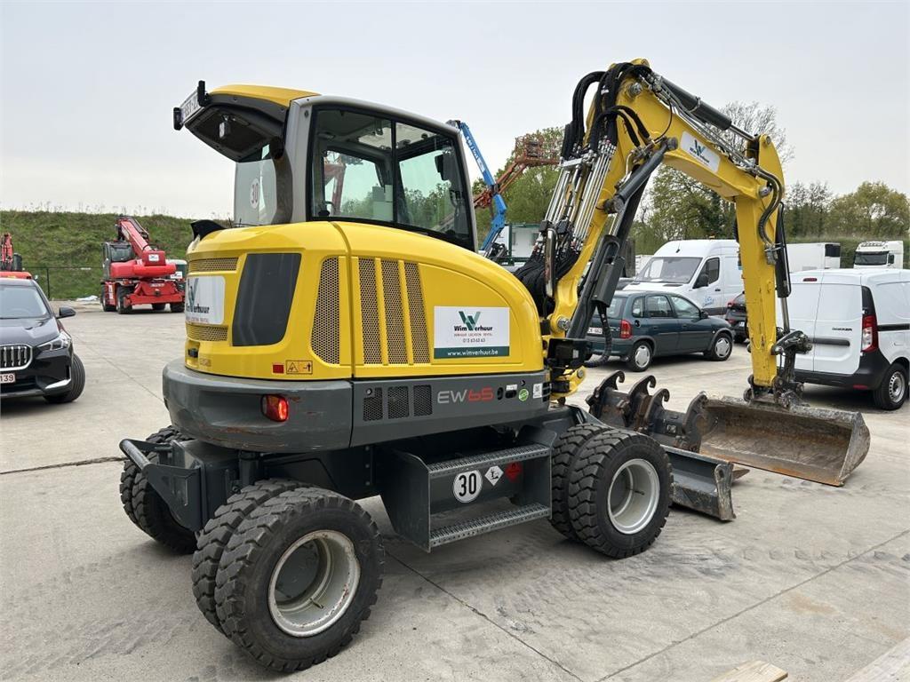 Wacker Neuson EW65 (8946) - Gumikerekes kotró: 3 kép. Wacker Neuson EW65 (8946) - Gumikerekes kotró: 3 kép.