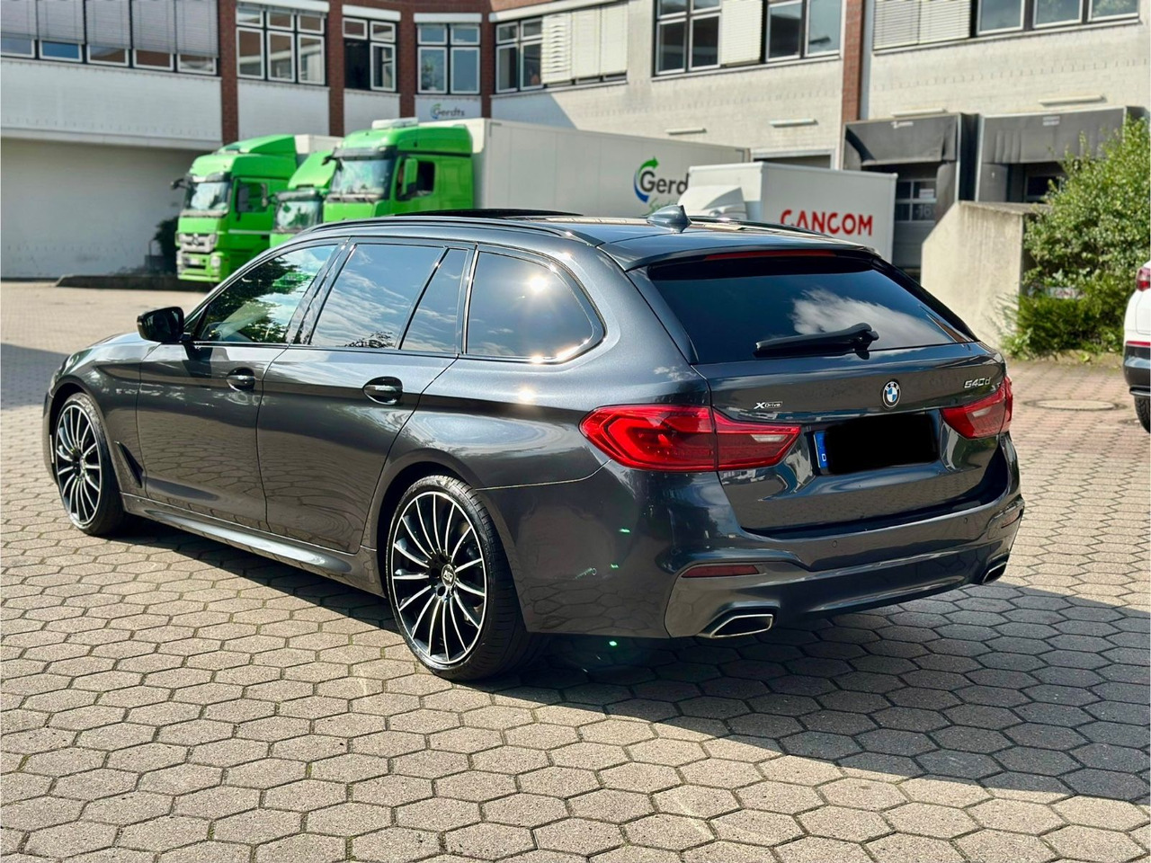 BMW M 540d xD Touring A*M Sport*HuD*20 Zoll*Pano*LED - Kombi: 2 kép. BMW M 540d xD Touring A*M Sport*HuD*20 Zoll*Pano*LED - Kombi: 2 kép.