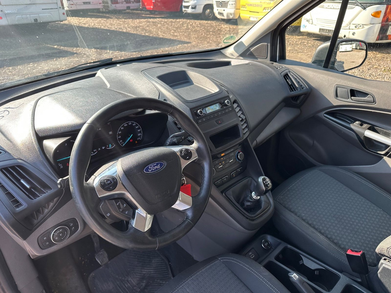 Ford Grand Tourneo 1.5 EcoBlue 74kW Auto Trend - Kisbusz: 5 kép. Ford Grand Tourneo 1.5 EcoBlue 74kW Auto Trend - Kisbusz: 5 kép.