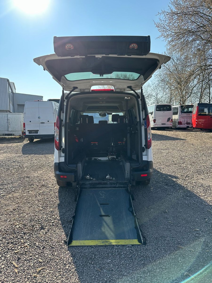 Ford Grand Tourneo 1.5 EcoBlue 74kW Auto Trend - Kisbusz: 3 kép. Ford Grand Tourneo 1.5 EcoBlue 74kW Auto Trend - Kisbusz: 3 kép.