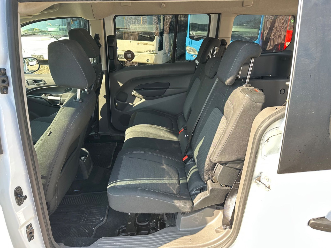 Ford Grand Tourneo 1.5 EcoBlue 74kW Auto Trend - Kisbusz: 5 kép. Ford Grand Tourneo 1.5 EcoBlue 74kW Auto Trend - Kisbusz: 5 kép.