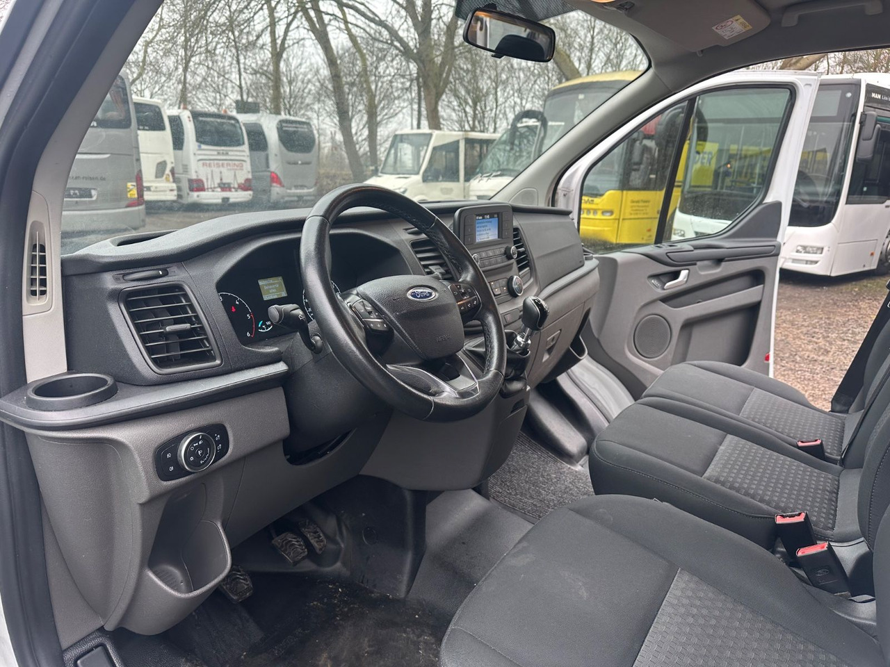 Ford Transit Custom (Klima*Euro 6) - Minibusz, Kisbusz: 3 kép. Ford Transit Custom (Klima*Euro 6) - Minibusz, Kisbusz: 3 kép.