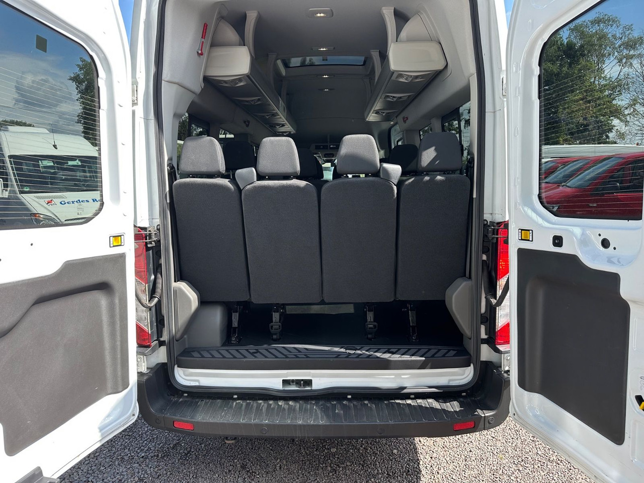 Ford Transit (Klima*PDC Vo+Hi*18 Sitze) - Minibusz, Kisbusz: 3 kép. Ford Transit (Klima*PDC Vo+Hi*18 Sitze) - Minibusz, Kisbusz: 3 kép.
