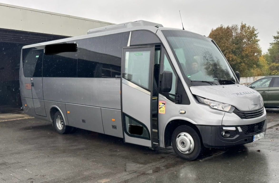 Iveco Atomic AN21 (wenig Km*7.2t) Rosero/ Rapido - Minibusz, Kisbusz: 1 kép. Iveco Atomic AN21 (wenig Km*7.2t) Rosero/ Rapido - Minibusz, Kisbusz: 1 kép.