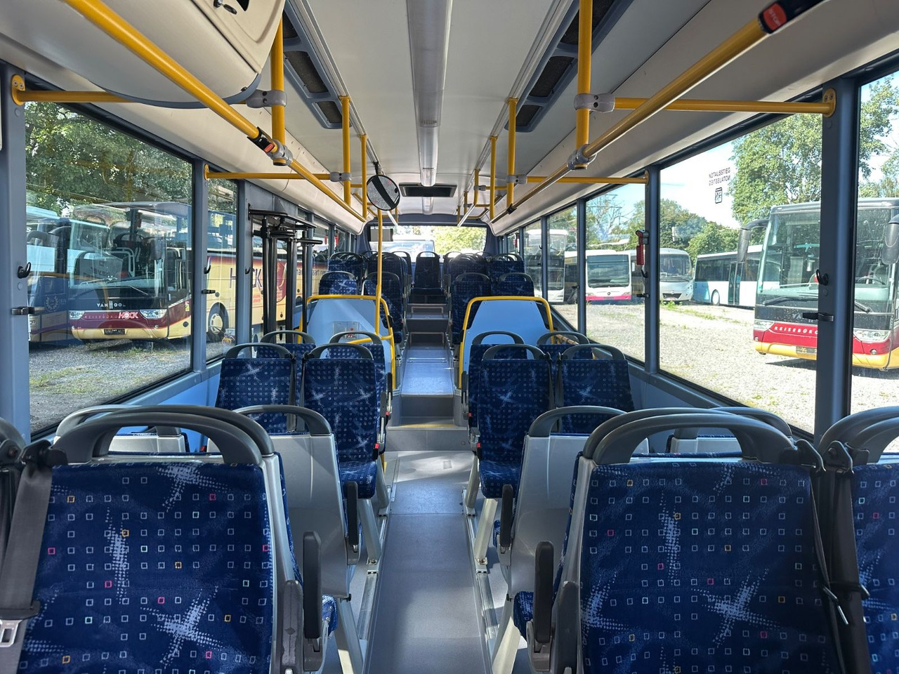 Iveco Irisbus Crossway LE (Klima*100 km/h*50 Sitz) - Városi busz: 5 kép. Iveco Irisbus Crossway LE (Klima*100 km/h*50 Sitz) - Városi busz: 5 kép.