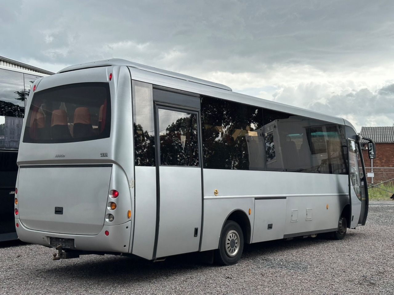 Iveco Kapena Tema 100 (32*Sitze*DE*TOP*Schalt) O510 Iveco Kapena Tema 100 , O 510, 818, Rapido - Minibusz, Kisbusz: 2 kép. Iveco Kapena Tema 100 (32*Sitze*DE*TOP*Schalt) O510 Iveco Kapena Tema 100 , O 510, 818, Rapido - Minibusz, Kisbusz: 2 kép.