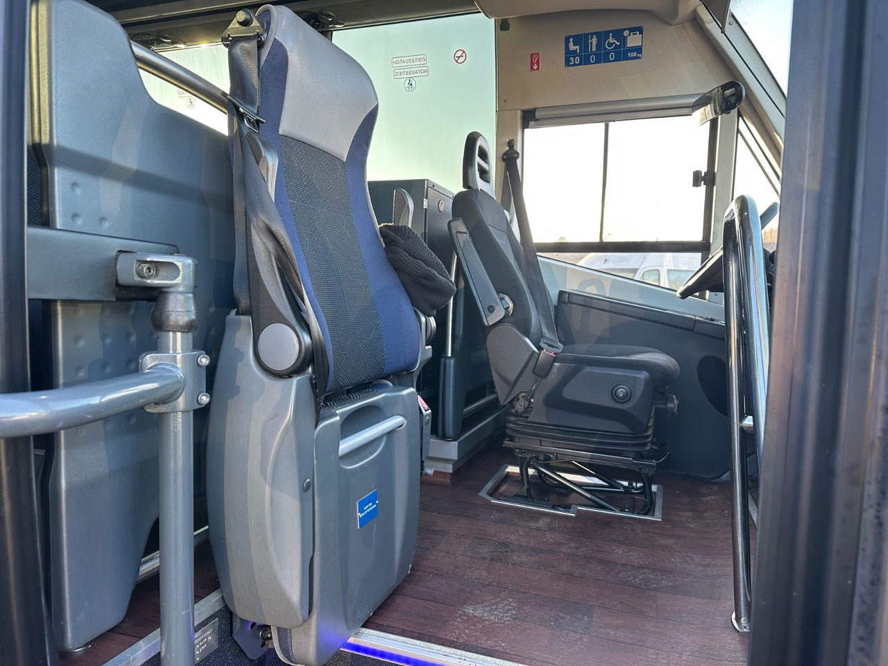 Iveco Maximo 70c18 (TOP*7.5t) Rosero/ Rapido - Minibusz, Kisbusz: 3 kép. Iveco Maximo 70c18 (TOP*7.5t) Rosero/ Rapido - Minibusz, Kisbusz: 3 kép.