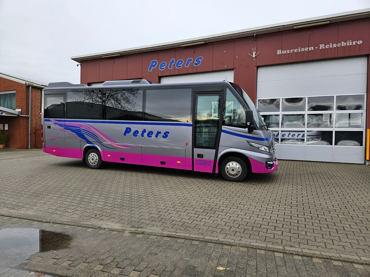 Iveco RAPIDO (Garantie 06.2027*30 Sitze) Rosero - Minibusz, Kisbusz: 1 kép. Iveco RAPIDO (Garantie 06.2027*30 Sitze) Rosero - Minibusz, Kisbusz: 1 kép.