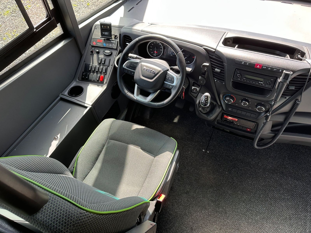 Iveco Rapido 70C18 (wenig Km*7.2t*33 Sitze) Rosero - Minibusz, Kisbusz: 3 kép. Iveco Rapido 70C18 (wenig Km*7.2t*33 Sitze) Rosero - Minibusz, Kisbusz: 3 kép.