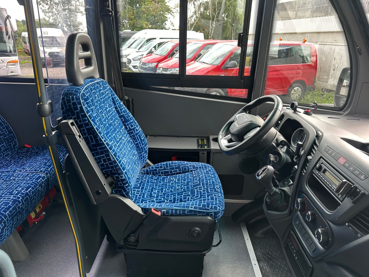 Iveco Rapido 70C18 (wenig Km*7.2t*33 Sitze) Rosero - Minibusz, Kisbusz: 4 kép. Iveco Rapido 70C18 (wenig Km*7.2t*33 Sitze) Rosero - Minibusz, Kisbusz: 4 kép.