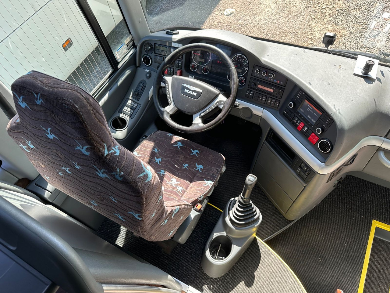 MAN R08 Lions Coach L (60 Sitze*Schalt) - Távolsági busz: 5 kép. MAN R08 Lions Coach L (60 Sitze*Schalt) - Távolsági busz: 5 kép.