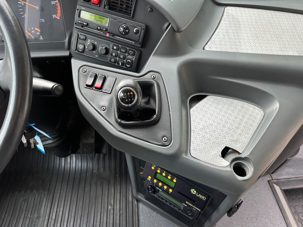 Helyközi busz Mercedes-Benz O550 Integro (56 Sitze*Klima*Schalt): 16 kép.