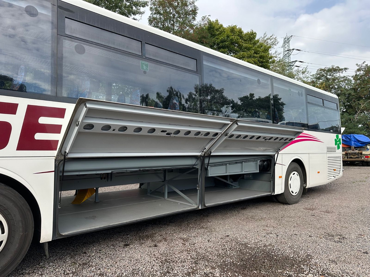 Mercedes-Benz O560 Intouro (EEV*Schalt) - Helyközi busz: 4 kép. Mercedes-Benz O560 Intouro (EEV*Schalt) - Helyközi busz: 4 kép.
