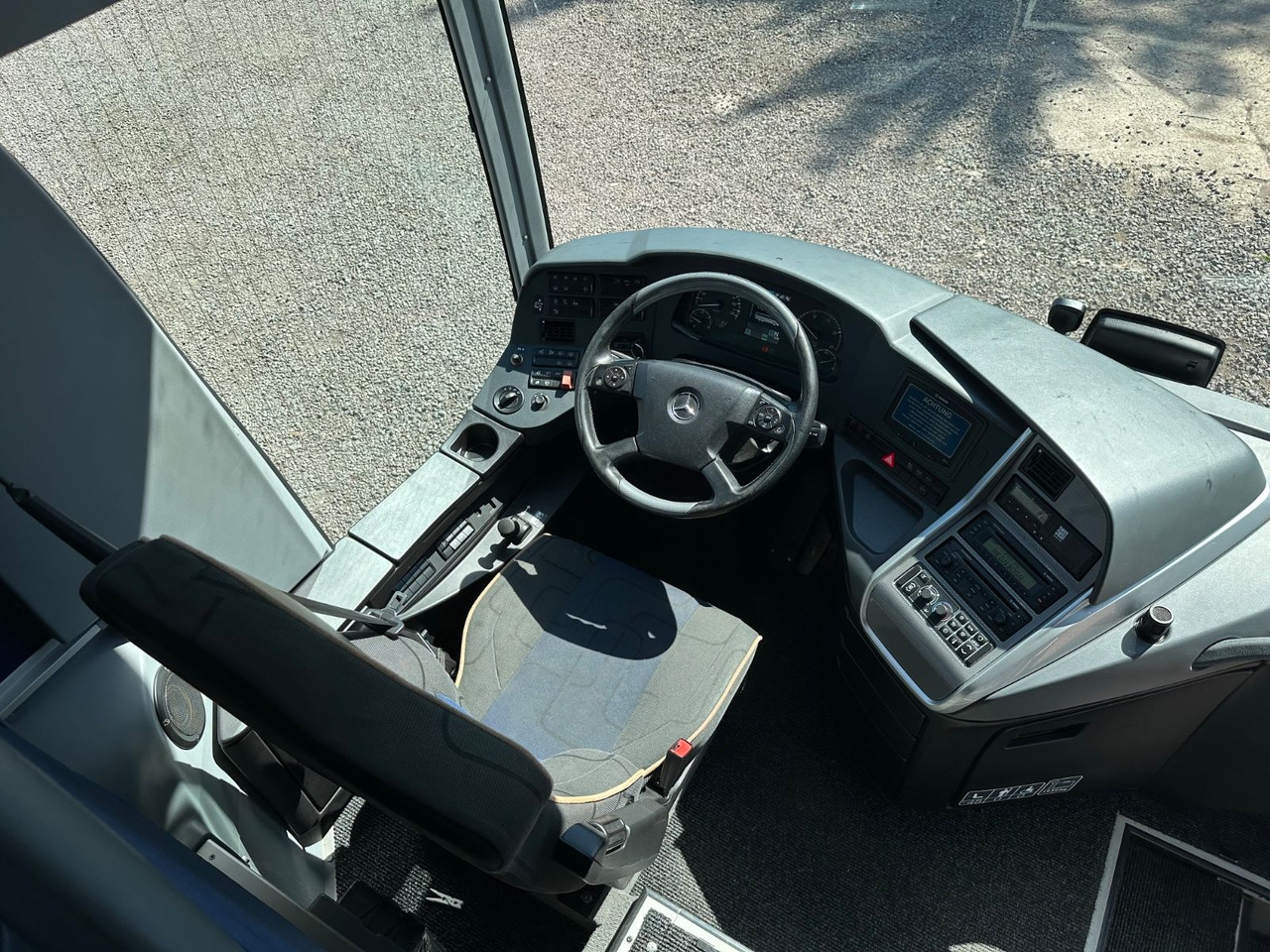 Mercedes-Benz O580 Travego 16 RHD-M (Euro 6*wenig Km*TOP) - Távolsági busz: 4 kép. Mercedes-Benz O580 Travego 16 RHD-M (Euro 6*wenig Km*TOP) - Távolsági busz: 4 kép.