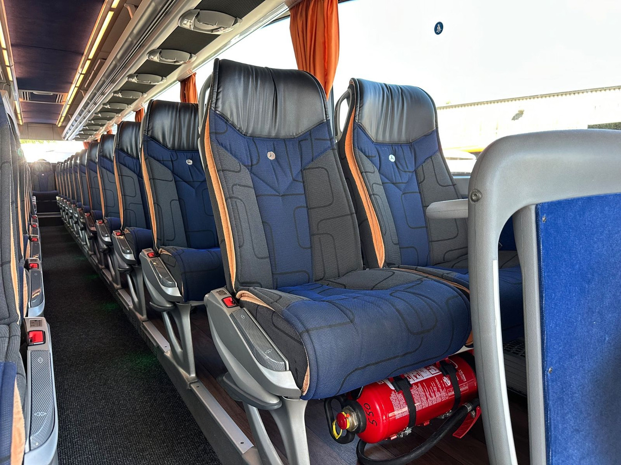 Mercedes-Benz O580 Travego 16 RHD-M (Euro 6*wenig Km*TOP) - Távolsági busz: 5 kép. Mercedes-Benz O580 Travego 16 RHD-M (Euro 6*wenig Km*TOP) - Távolsági busz: 5 kép.