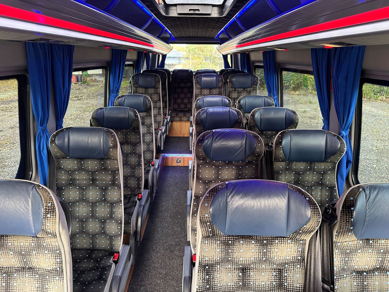 Mercedes-Benz Sprinter 516 CDi (DE*Klima*23 Reisesitze) - Minibusz, Kisbusz: 5 kép. Mercedes-Benz Sprinter 516 CDi (DE*Klima*23 Reisesitze) - Minibusz, Kisbusz: 5 kép.