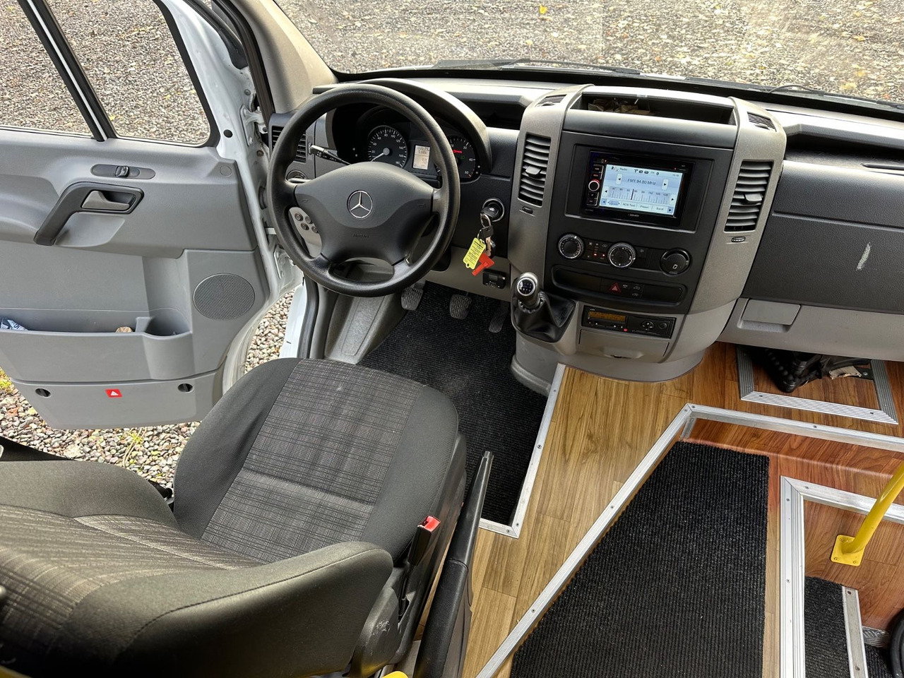 Mercedes-Benz Sprinter 516 CDi (DE*Klima*23 Reisesitze) - Minibusz, Kisbusz: 4 kép. Mercedes-Benz Sprinter 516 CDi (DE*Klima*23 Reisesitze) - Minibusz, Kisbusz: 4 kép.