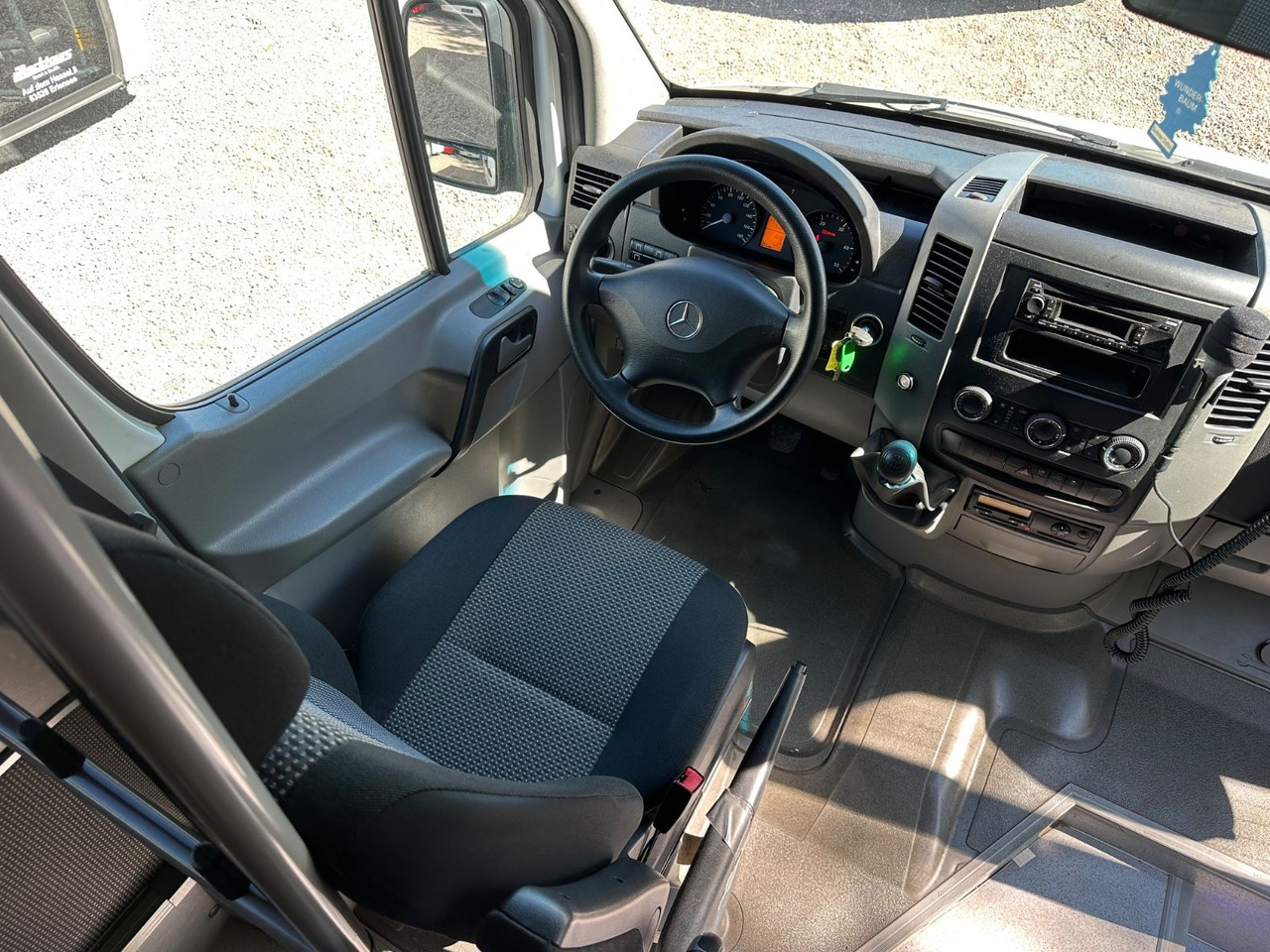 Mercedes-Benz Sprinter 516 CDi (DE*Klima*24 Sitze) - Minibusz, Kisbusz: 4 kép. Mercedes-Benz Sprinter 516 CDi (DE*Klima*24 Sitze) - Minibusz, Kisbusz: 4 kép.