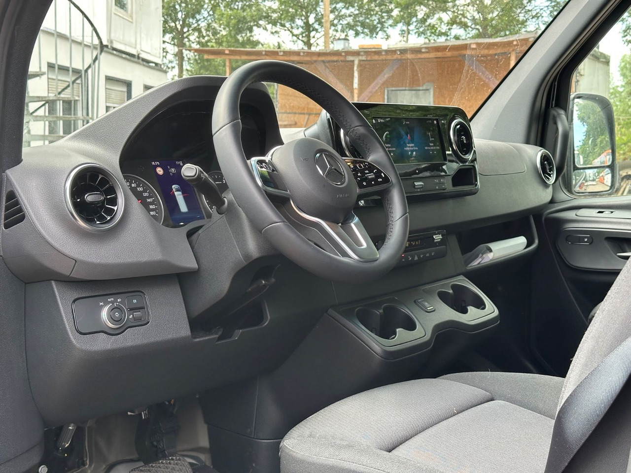 Mercedes-Benz Sprinter 519 CDi 4x4 H+L 360° Cam.*Navi*253.4 Km - Minibusz, Kisbusz: 3 kép. Mercedes-Benz Sprinter 519 CDi 4x4 H+L 360° Cam.*Navi*253.4 Km - Minibusz, Kisbusz: 3 kép.