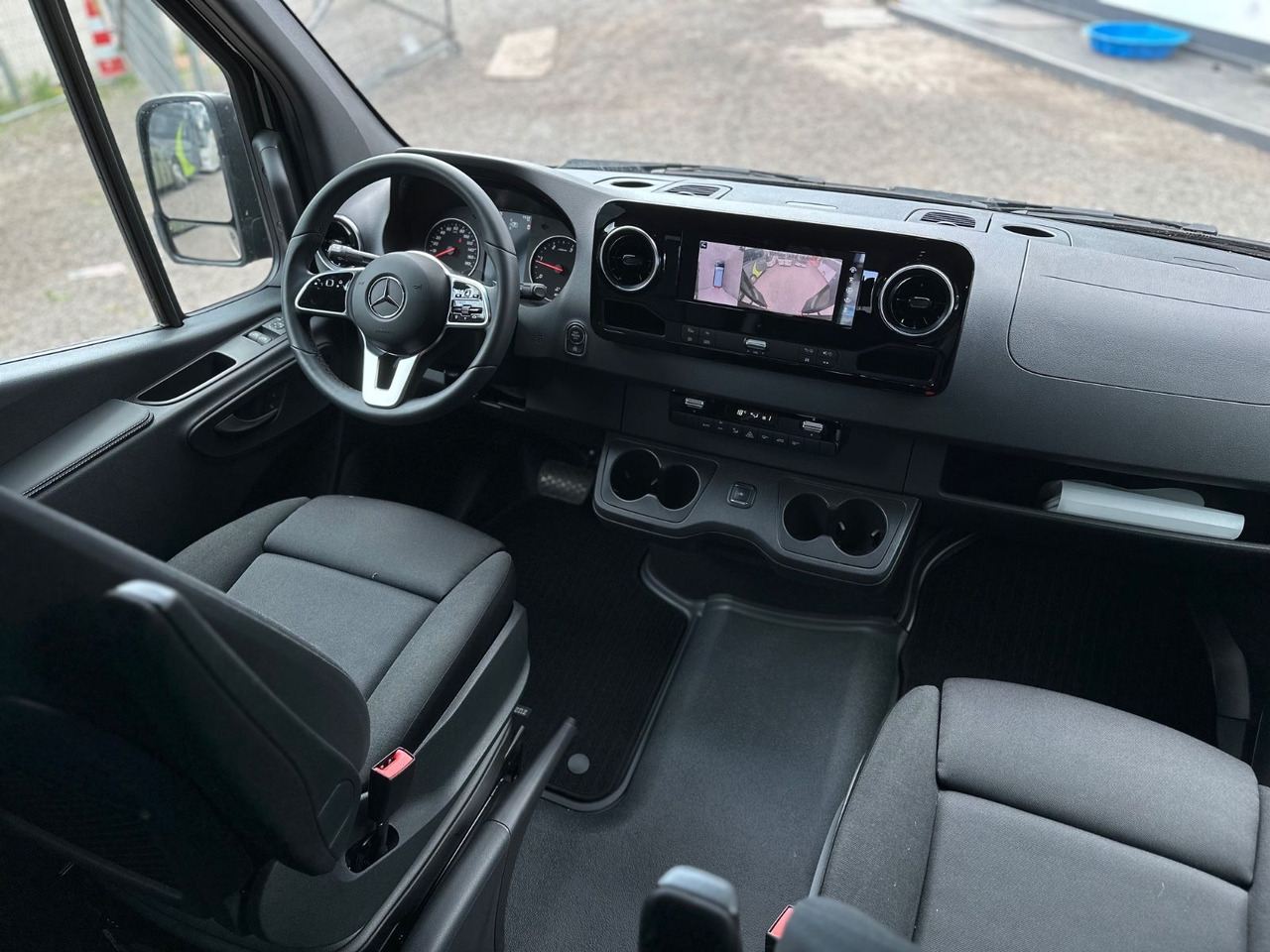 Minibusz, Kisbusz Mercedes-Benz Sprinter 519 CDi 4x4 H+L 360° Cam.*Navi*253.4 Km: 11 kép. Minibusz, Kisbusz Mercedes-Benz Sprinter 519 CDi 4x4 H+L 360° Cam.*Navi*253.4 Km: 11 kép.