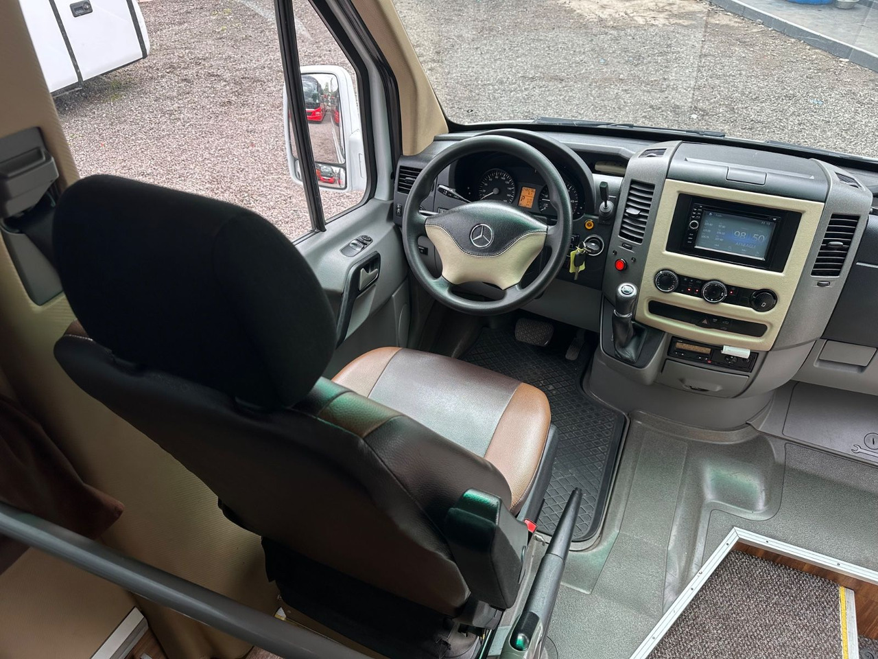 Mercedes-Benz Sprinter 519 CDi (Retarder*Klimaanlage*Reise) - Minibusz, Kisbusz: 5 kép. Mercedes-Benz Sprinter 519 CDi (Retarder*Klimaanlage*Reise) - Minibusz, Kisbusz: 5 kép.