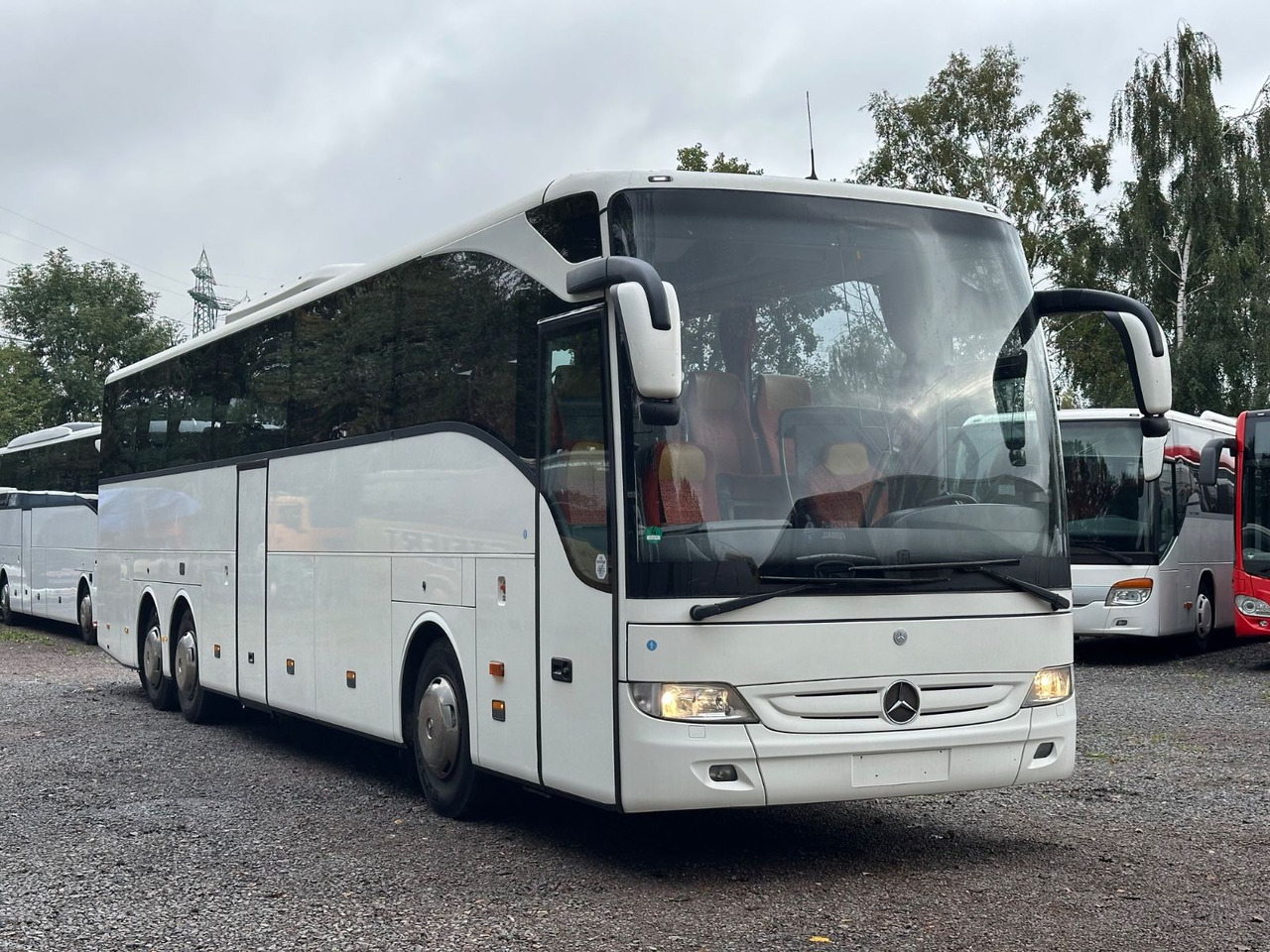 Mercedes-Benz Tourismo O350 16 RHD-M (56 Sitze*DE*TOP) - Távolsági busz: 2 kép. Mercedes-Benz Tourismo O350 16 RHD-M (56 Sitze*DE*TOP) - Távolsági busz: 2 kép.