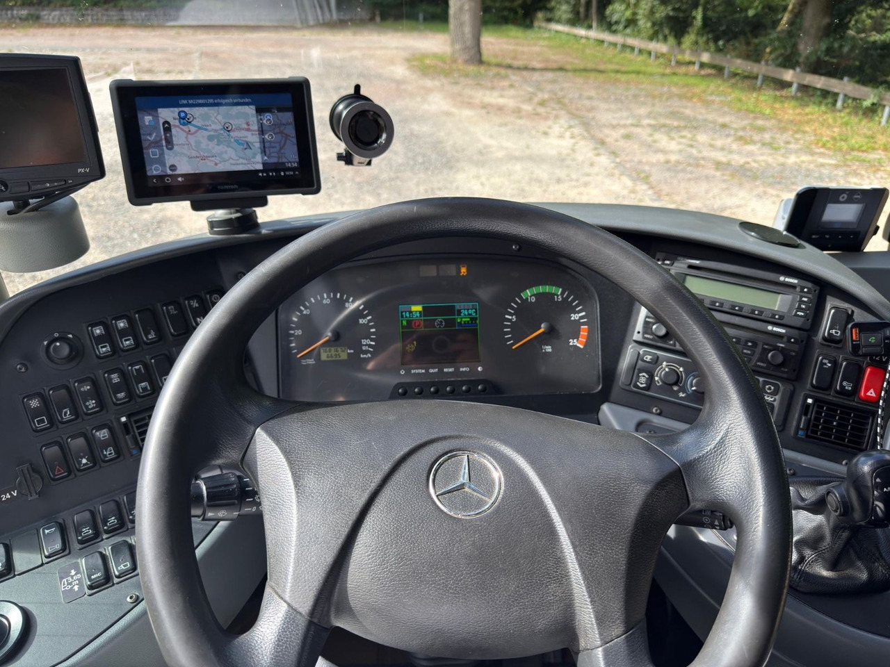 Mercedes-Benz Tourismo O350 17 RHD-L (59Sitze*DE*TOP) - Távolsági busz: 5 kép. Mercedes-Benz Tourismo O350 17 RHD-L (59Sitze*DE*TOP) - Távolsági busz: 5 kép.