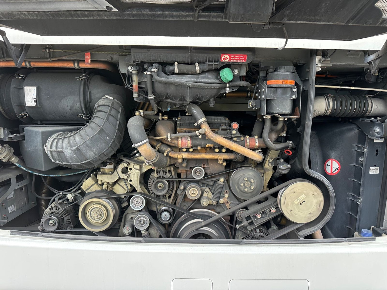 Mercedes-Benz Tourismo O350 17 RHD-L (60 Sitze*341.tKM*DE*TOP) - Távolsági busz: 4 kép. Mercedes-Benz Tourismo O350 17 RHD-L (60 Sitze*341.tKM*DE*TOP) - Távolsági busz: 4 kép.