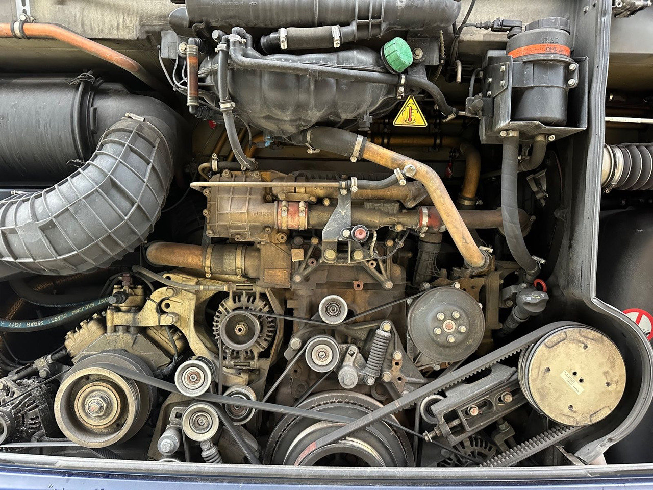 Mercedes-Benz Travego O580 16 RHD-M (LuxLine*TOP*DE) - Távolsági busz: 3 kép. Mercedes-Benz Travego O580 16 RHD-M (LuxLine*TOP*DE) - Távolsági busz: 3 kép.