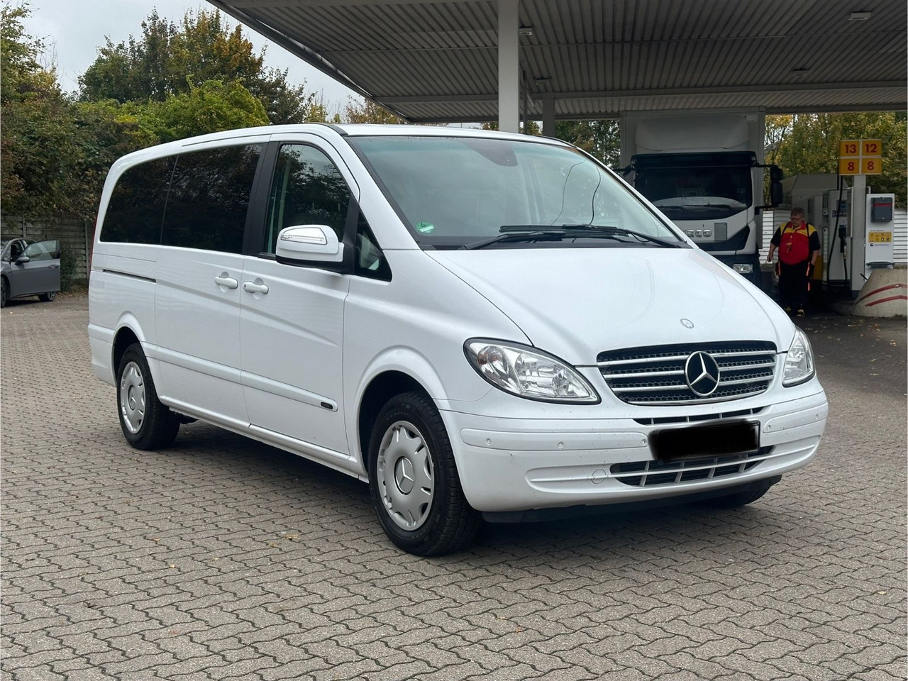 Mercedes-Benz Viano 2.2 CDI AMBIENTE extralang (Autom*133 tKm) - Kisbusz: 1 kép. Mercedes-Benz Viano 2.2 CDI AMBIENTE extralang (Autom*133 tKm) - Kisbusz: 1 kép.