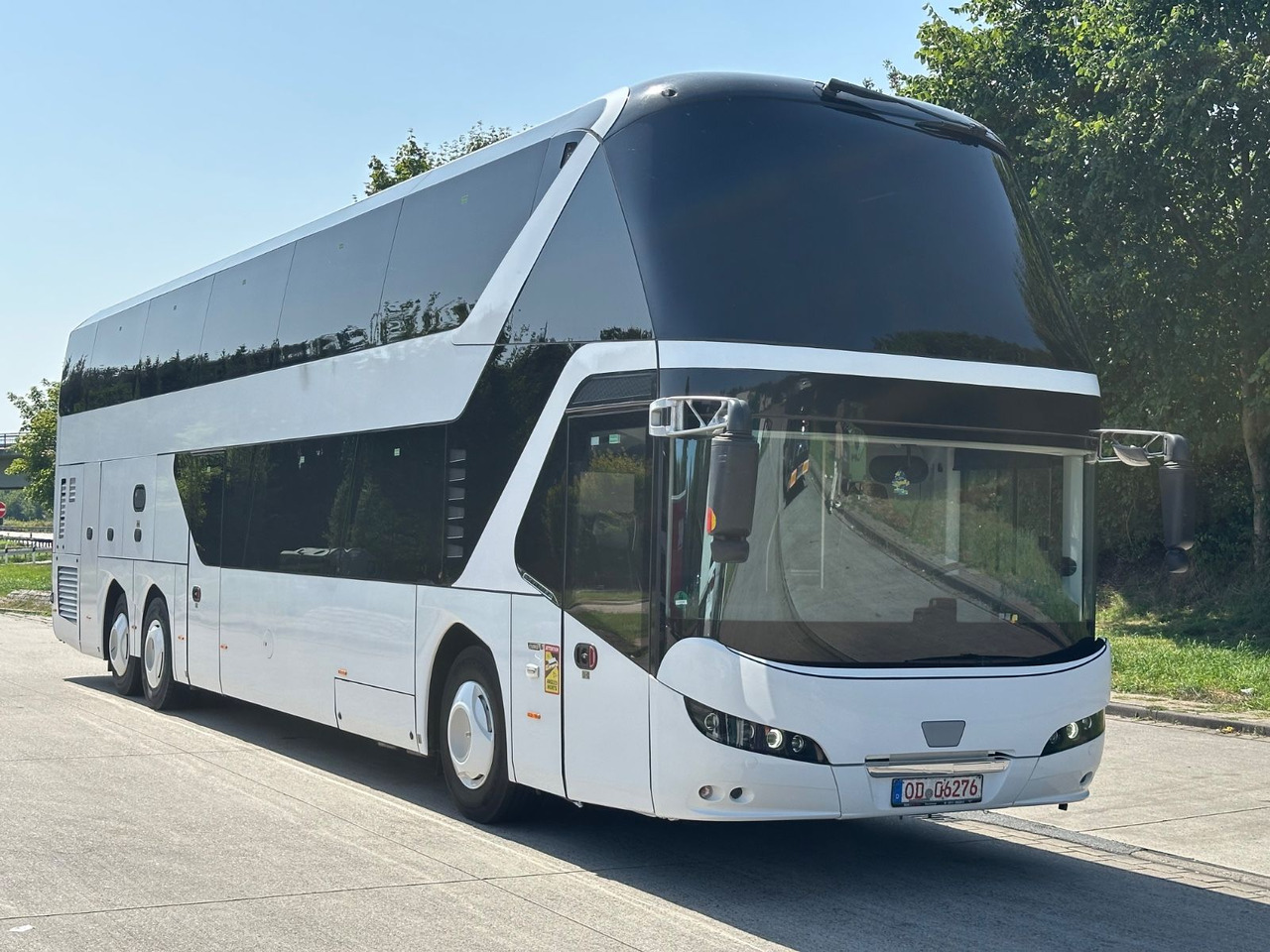 Neoplan P06 Skyliner L (83 Sitze*TOP*Motor Neu*Panorama) - Emeletes busz: 2 kép. Neoplan P06 Skyliner L (83 Sitze*TOP*Motor Neu*Panorama) - Emeletes busz: 2 kép.