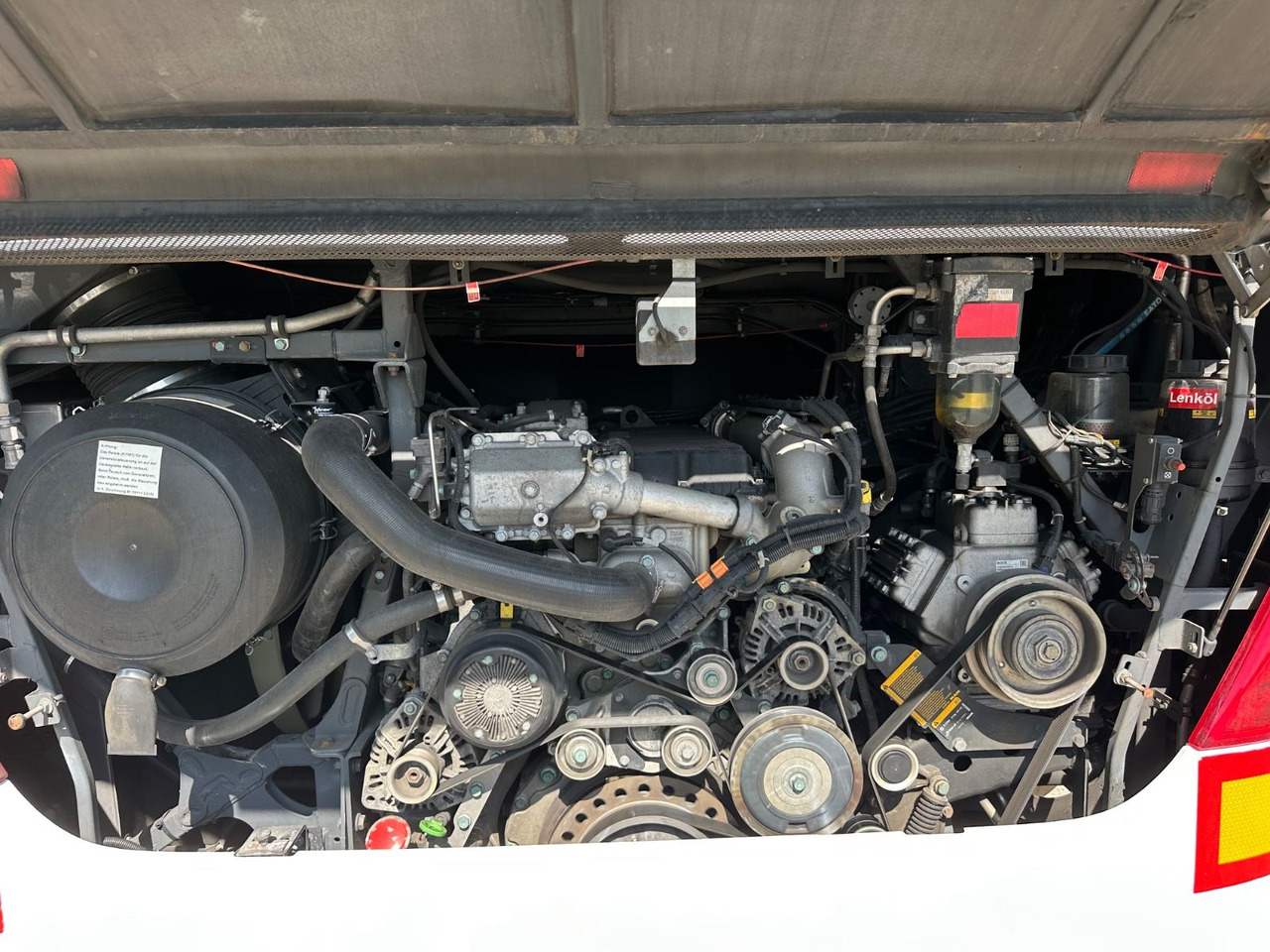 Neoplan P06 Skyliner L (83 Sitze*TOP*Motor Neu*Panorama) - Emeletes busz: 4 kép. Neoplan P06 Skyliner L (83 Sitze*TOP*Motor Neu*Panorama) - Emeletes busz: 4 kép.