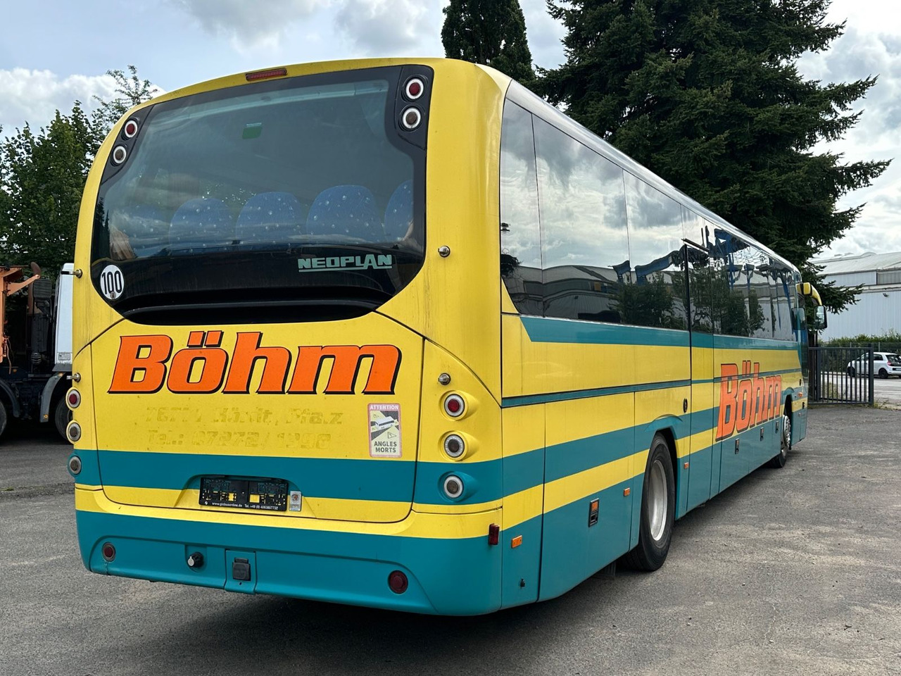 Neoplan P25 Trendliner 3516ÜC Klimaanlage*WC*57 Sitze Neoplan P25 Trendliner 3516ÜC Klimaanlage*WC*57 Sitze - Távolsági busz: 2 kép. Neoplan P25 Trendliner 3516ÜC Klimaanlage*WC*57 Sitze Neoplan P25 Trendliner 3516ÜC Klimaanlage*WC*57 Sitze - Távolsági busz: 2 kép.