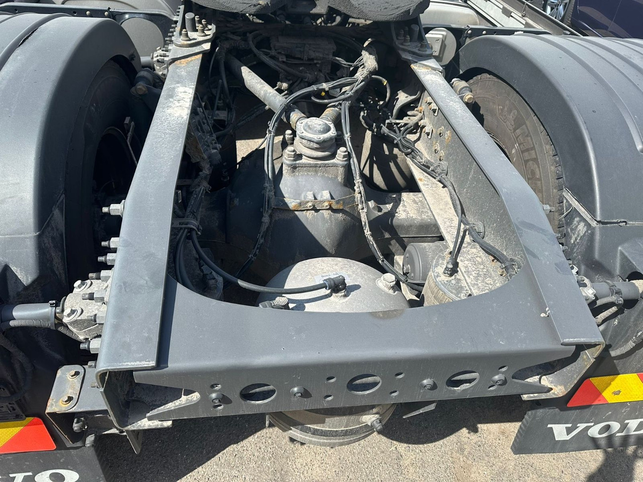 Volvo FH 460 Klima*4x2*Retarder - Nyergesvontató: 3 kép. Volvo FH 460 Klima*4x2*Retarder - Nyergesvontató: 3 kép.