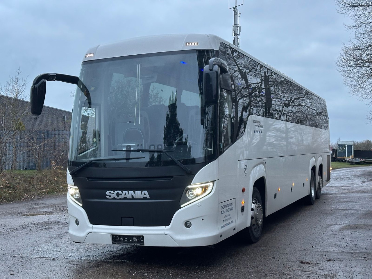 Scania Touring HD Higer 6X2 (86 tKm*59 Sitze) - Távolsági busz: 1 kép. Scania Touring HD Higer 6X2 (86 tKm*59 Sitze) - Távolsági busz: 1 kép.