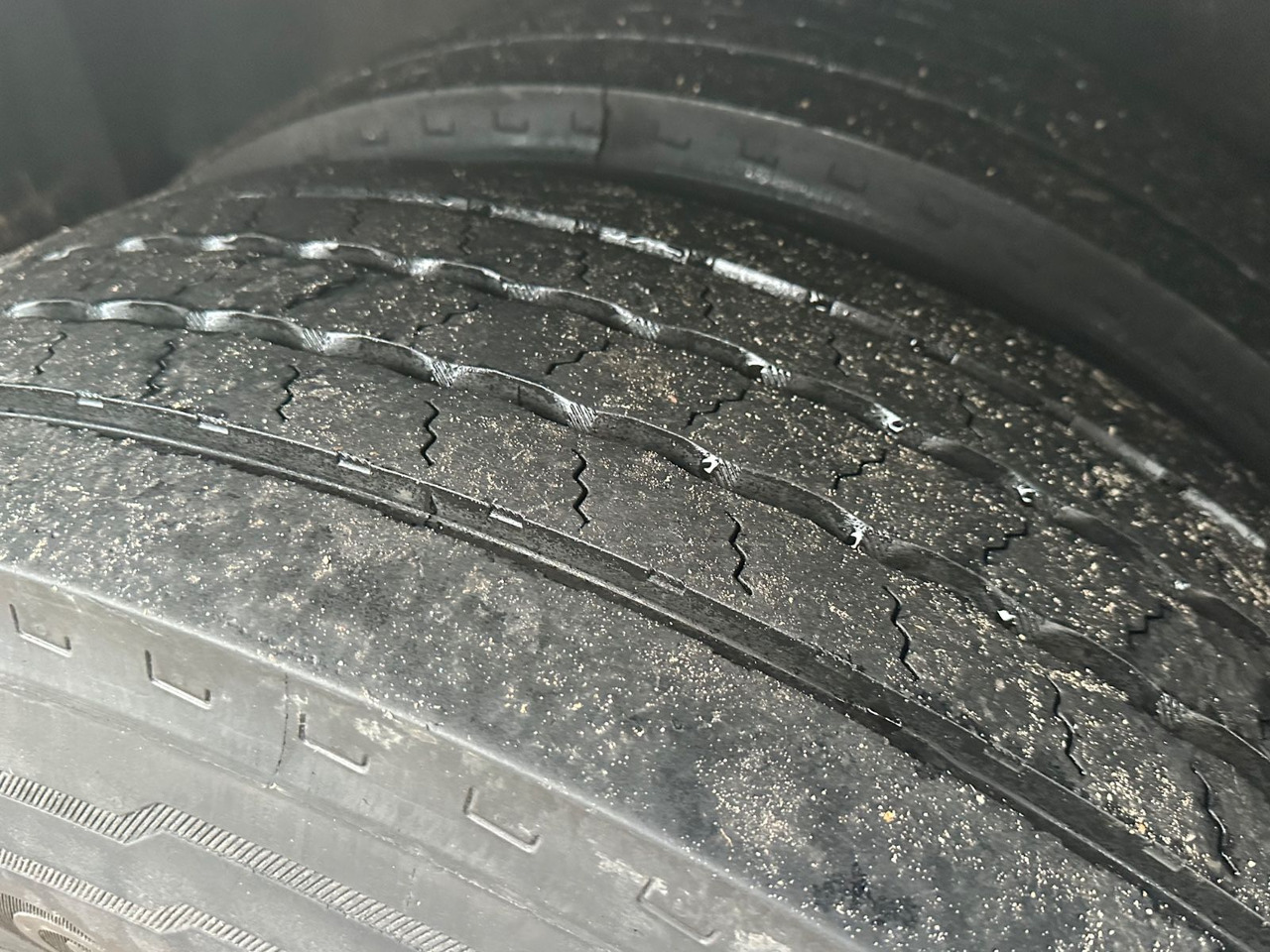 Scania Touring HD Higer 6X2 (86 tKm*59 Sitze) - Távolsági busz: 3 kép. Scania Touring HD Higer 6X2 (86 tKm*59 Sitze) - Távolsági busz: 3 kép.