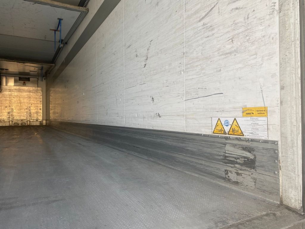 Schmitz Cargobull ThermoKing SKO 24/L FP-45 SLXi 300 Cool - Félpótkocsi hűtős: 5 kép. Schmitz Cargobull ThermoKing SKO 24/L FP-45 SLXi 300 Cool - Félpótkocsi hűtős: 5 kép.