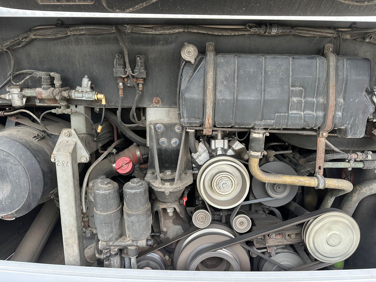 Setra S 415 GT (original Euro 4*Küche*WC) - Távolsági busz: 4 kép. Setra S 415 GT (original Euro 4*Küche*WC) - Távolsági busz: 4 kép.