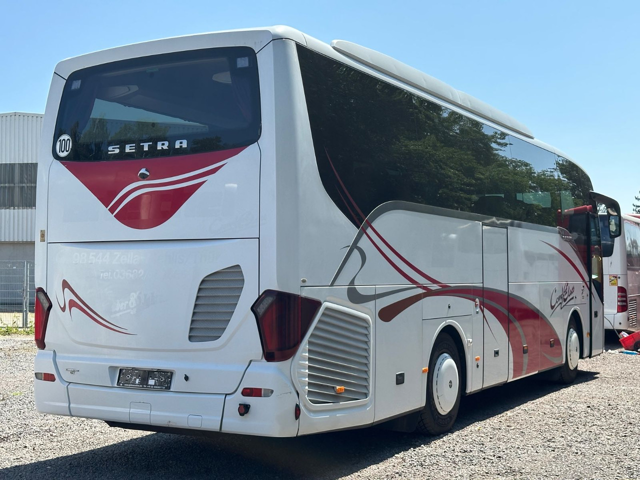 Setra S 511 HD (Küche*WC*DE-Bus*38 Sitze) - Távolsági busz: 2 kép. Setra S 511 HD (Küche*WC*DE-Bus*38 Sitze) - Távolsági busz: 2 kép.